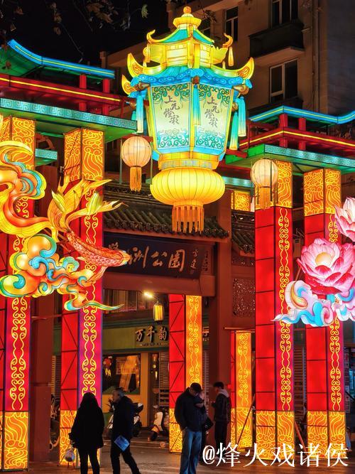 江苏南京：灯彩亮 迎新年